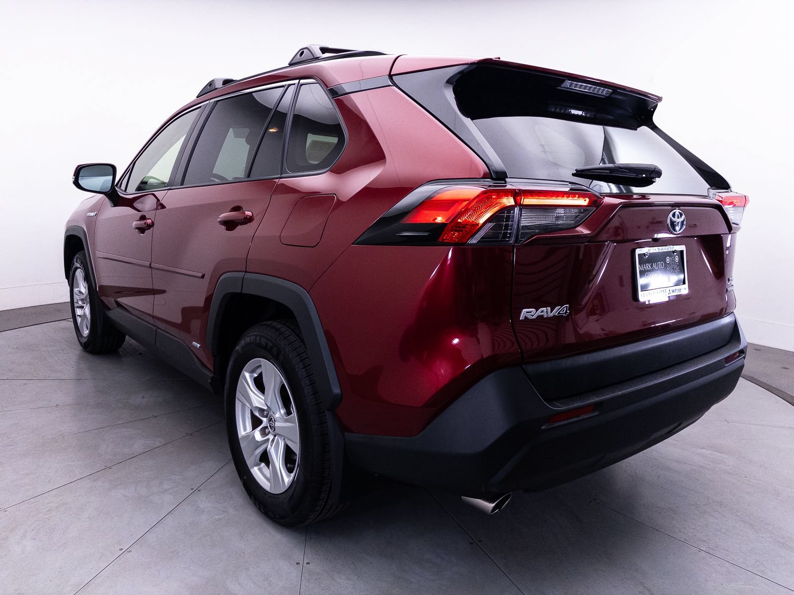 Used 2021 Toyota RAV4 XLE w/ Convenience Package AWD/4WD image 16