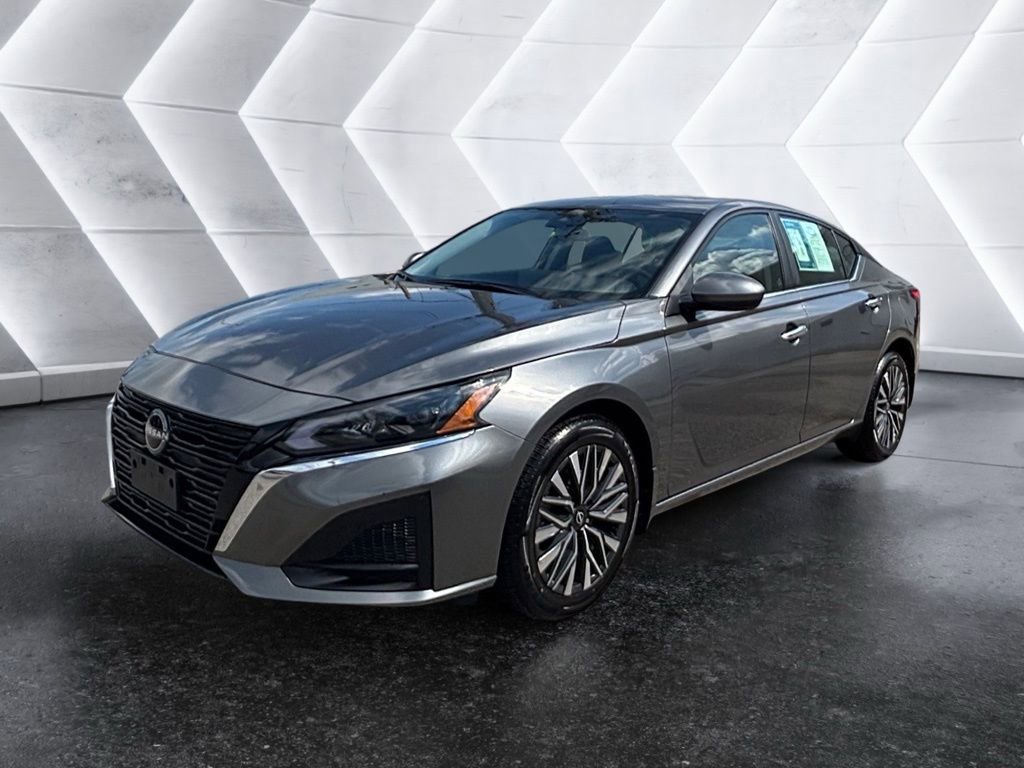 Used 2024 Nissan Altima 2.5 SV w/ SV Premium Package AWD/4WD image 1