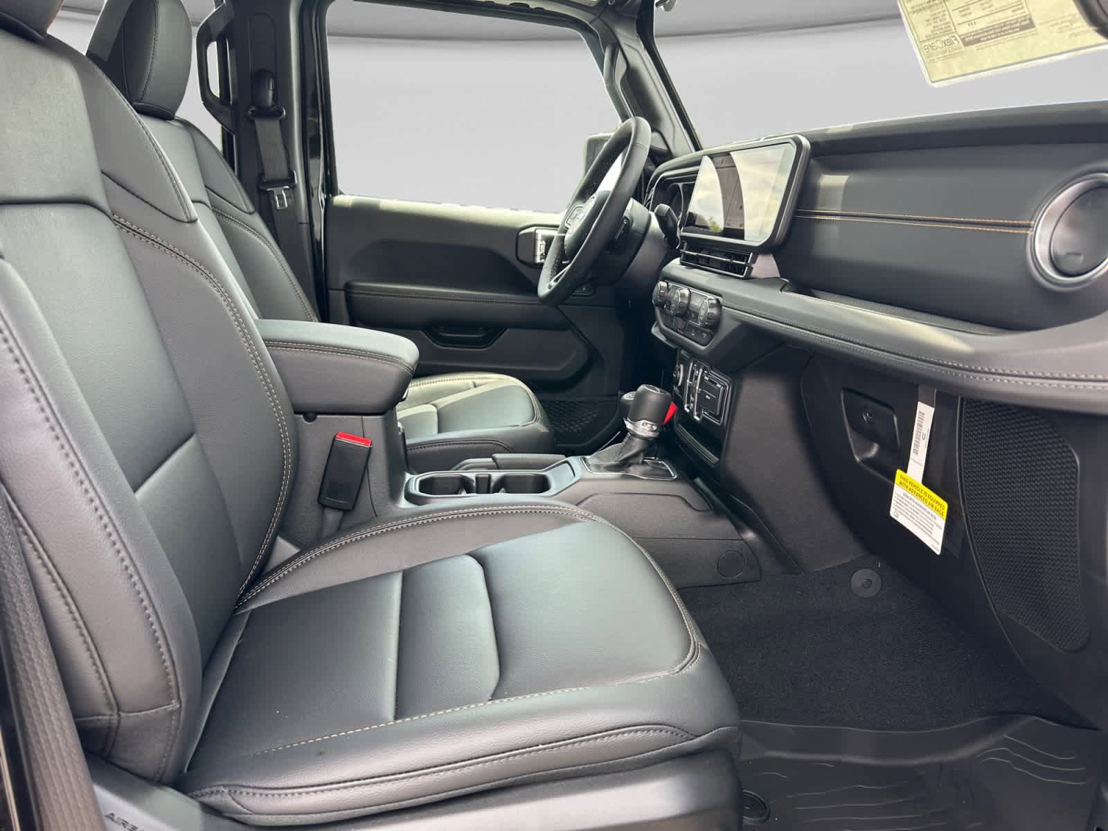 New 2025 Jeep Gladiator Sport w/ Premium Package AWD/4WD image 17