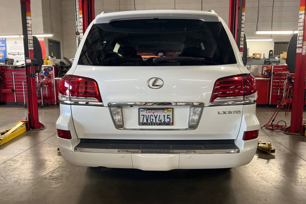 Used 2014 Lexus LX 570 4WD w/ Luxury Package image 7