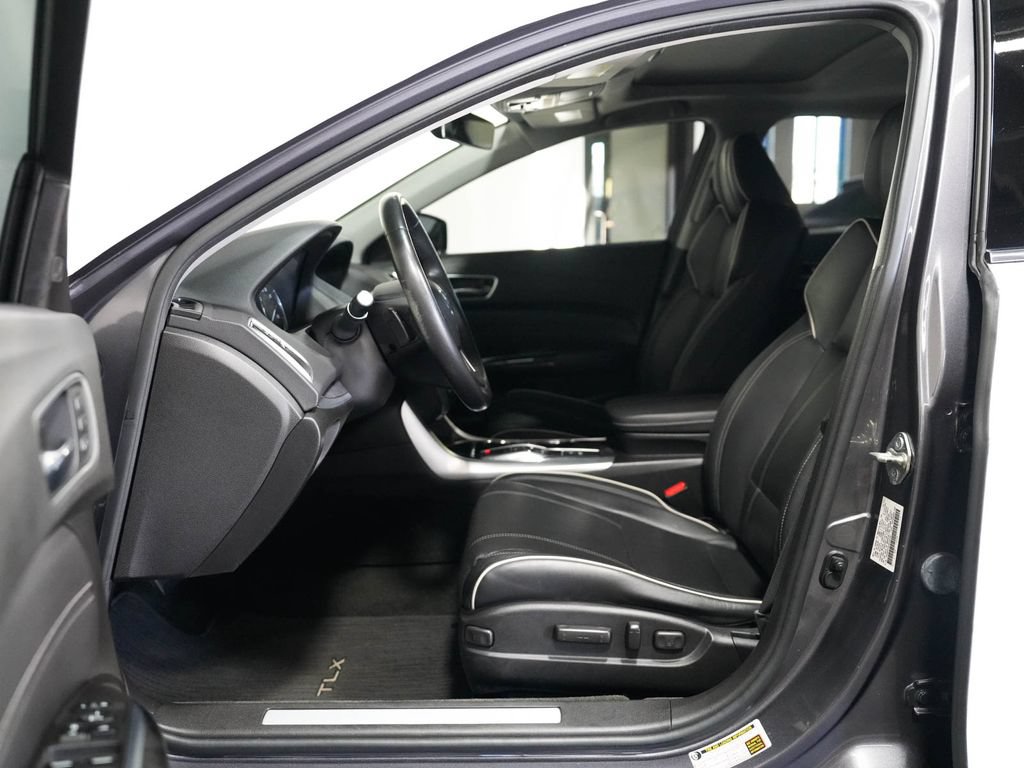 Used 2018 Acura TLX w/ Technology Package FWD image 29