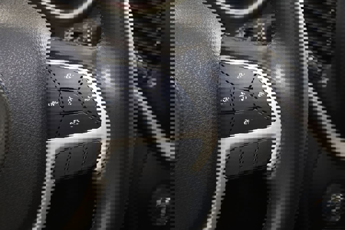 Used 2018 Jeep Cherokee Latitude Plus w/ Cold Weather Group FWD image 32