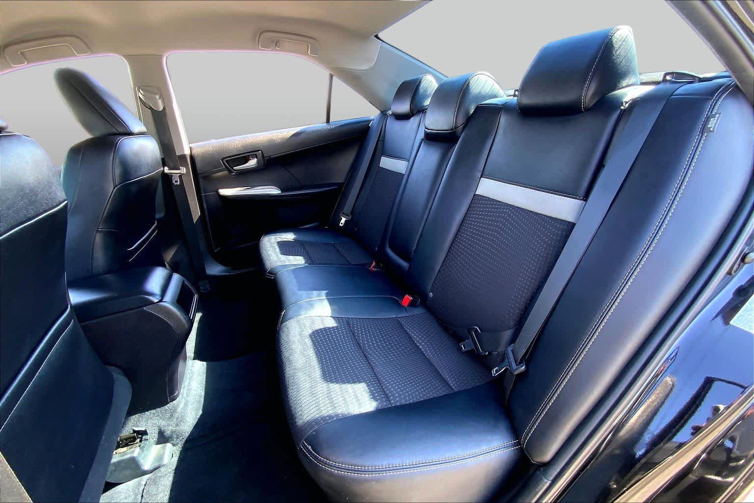 Used 2014 Toyota Camry SE FWD image 19