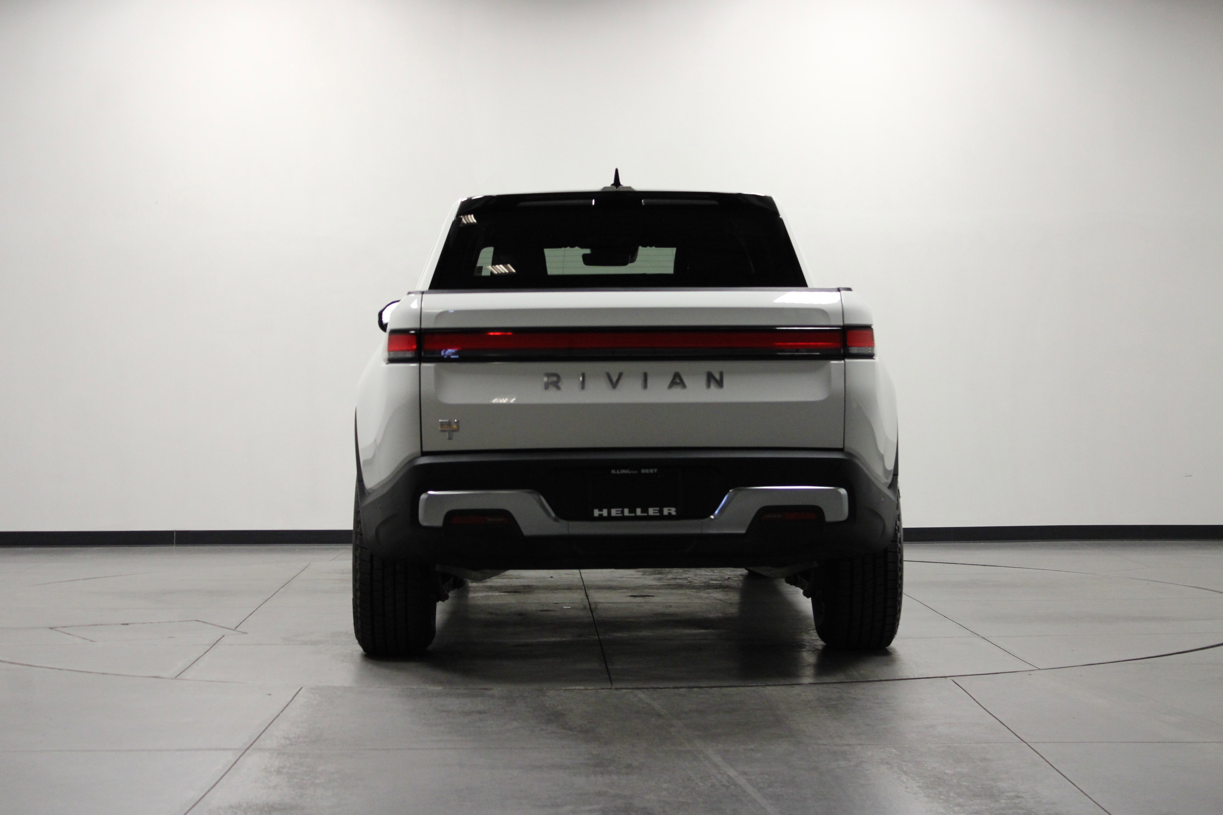 Used 2022 Rivian R1T Adventure image 5