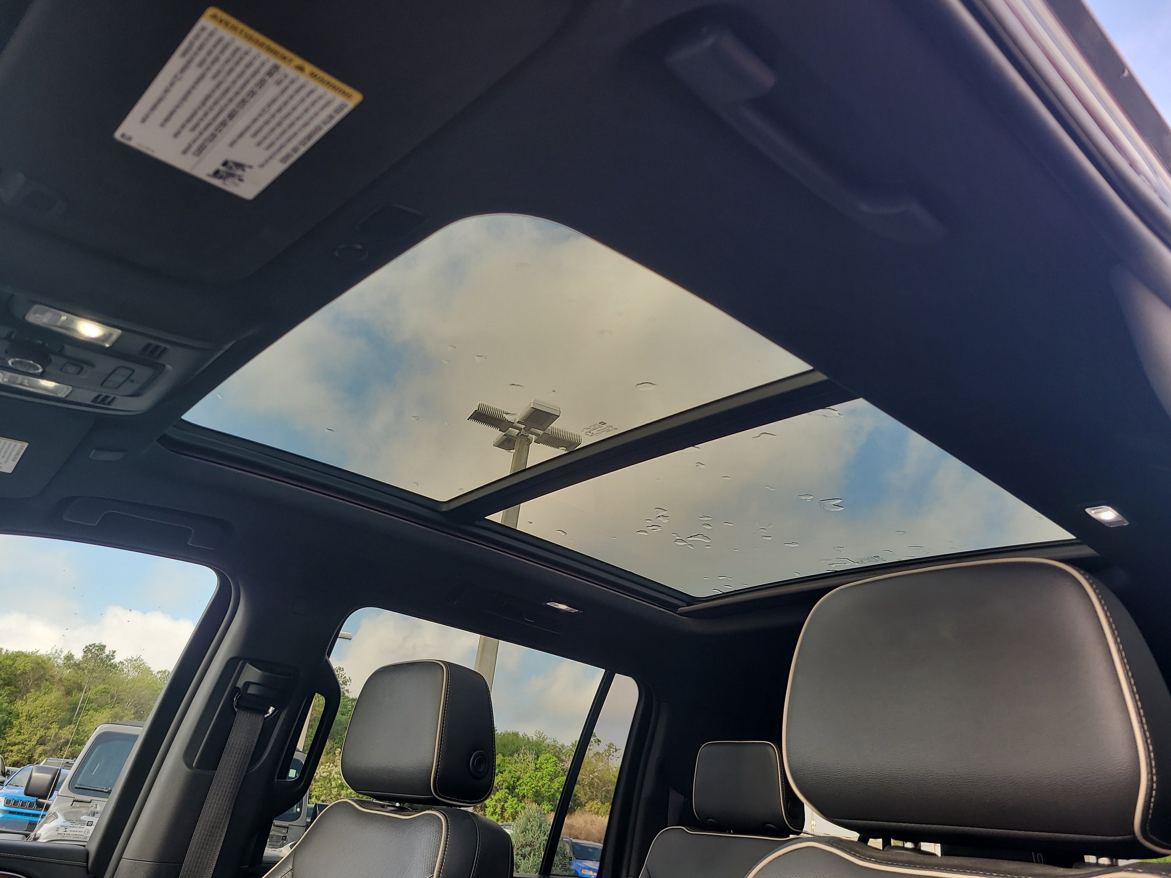 Used 2021 Chevrolet Suburban Premier w/ Premium Package image 19