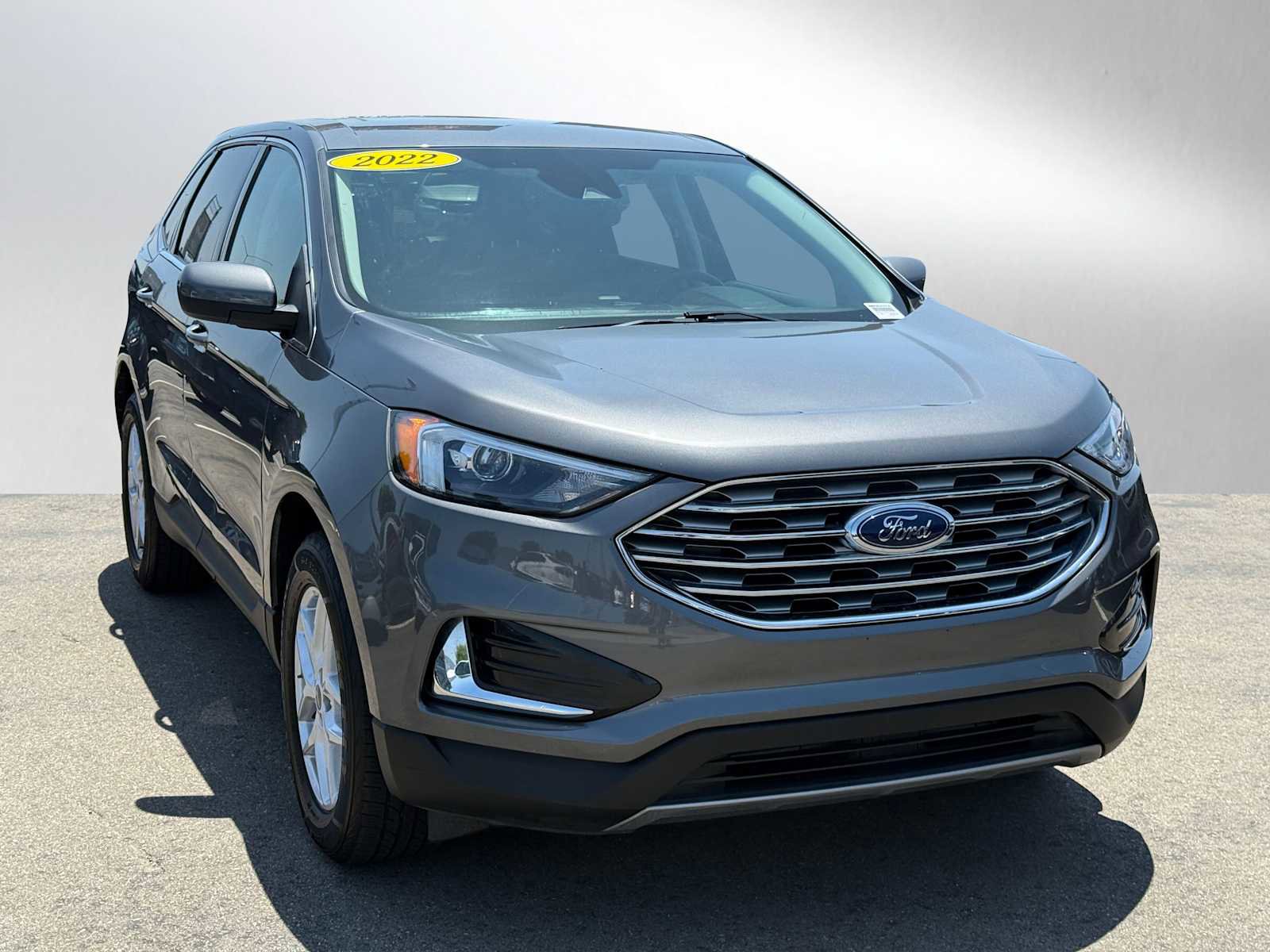 Used 2022 Ford Edge SEL image 3