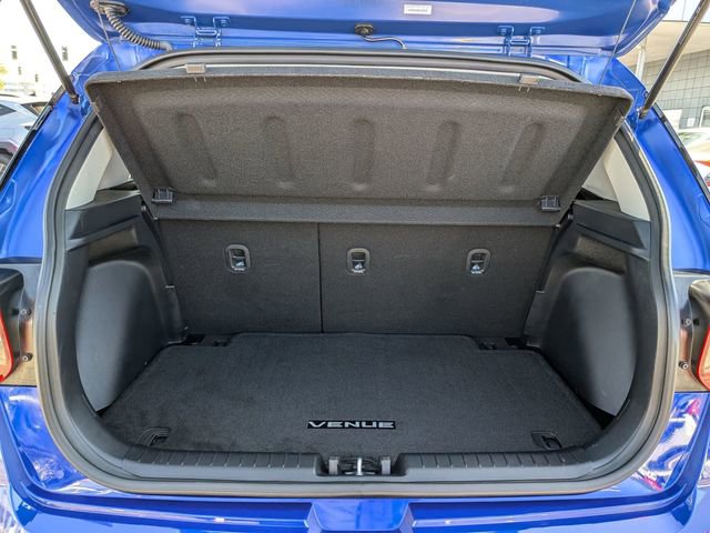Used 2025 Hyundai Venue Limited image 32