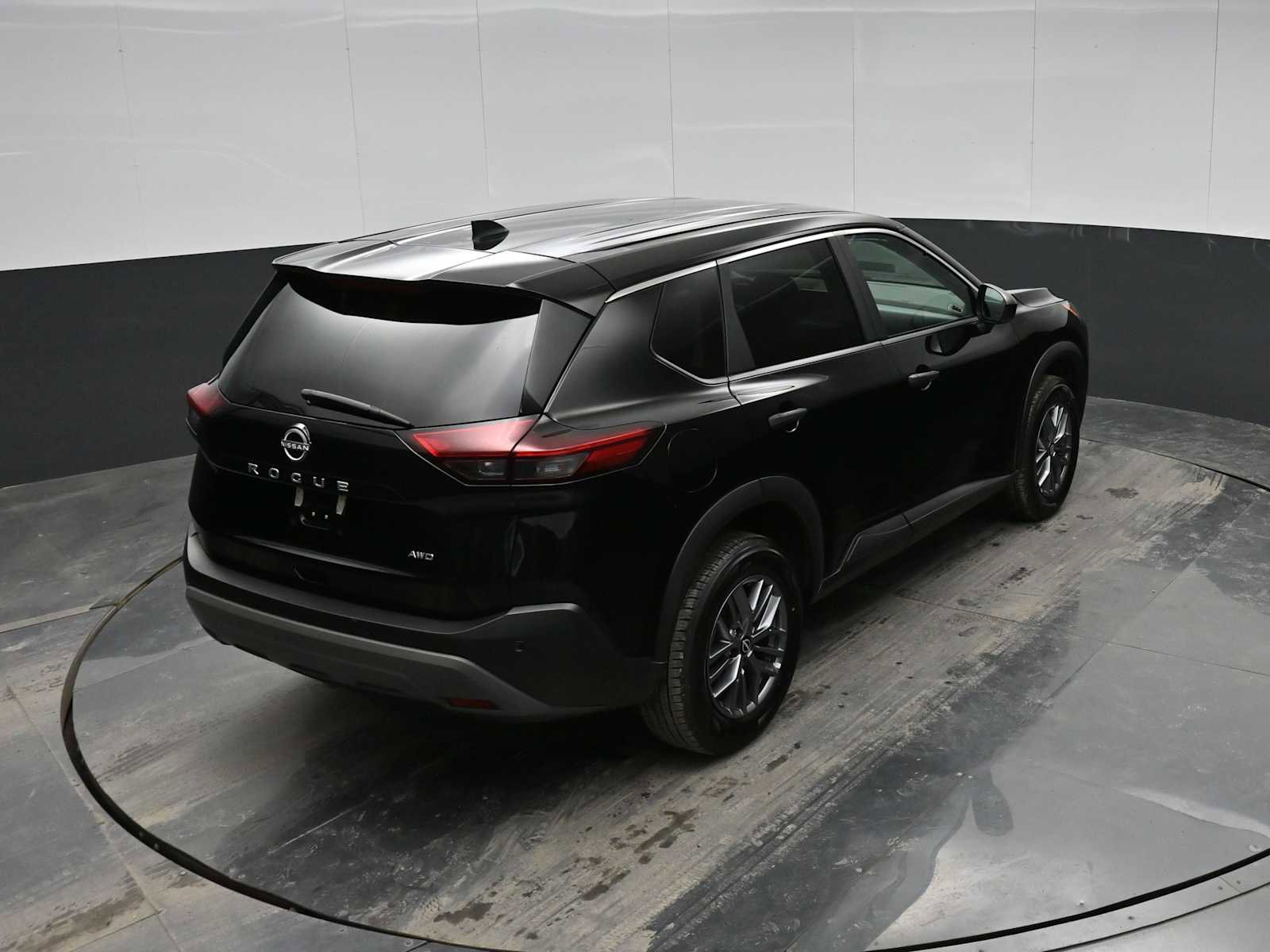 Used 2023 Nissan Rogue S image 27