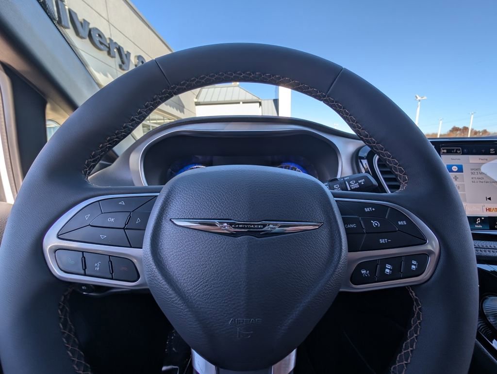 New 2026 Chrysler Pacifica Pinnacle w/ Trailer Tow Group image 24