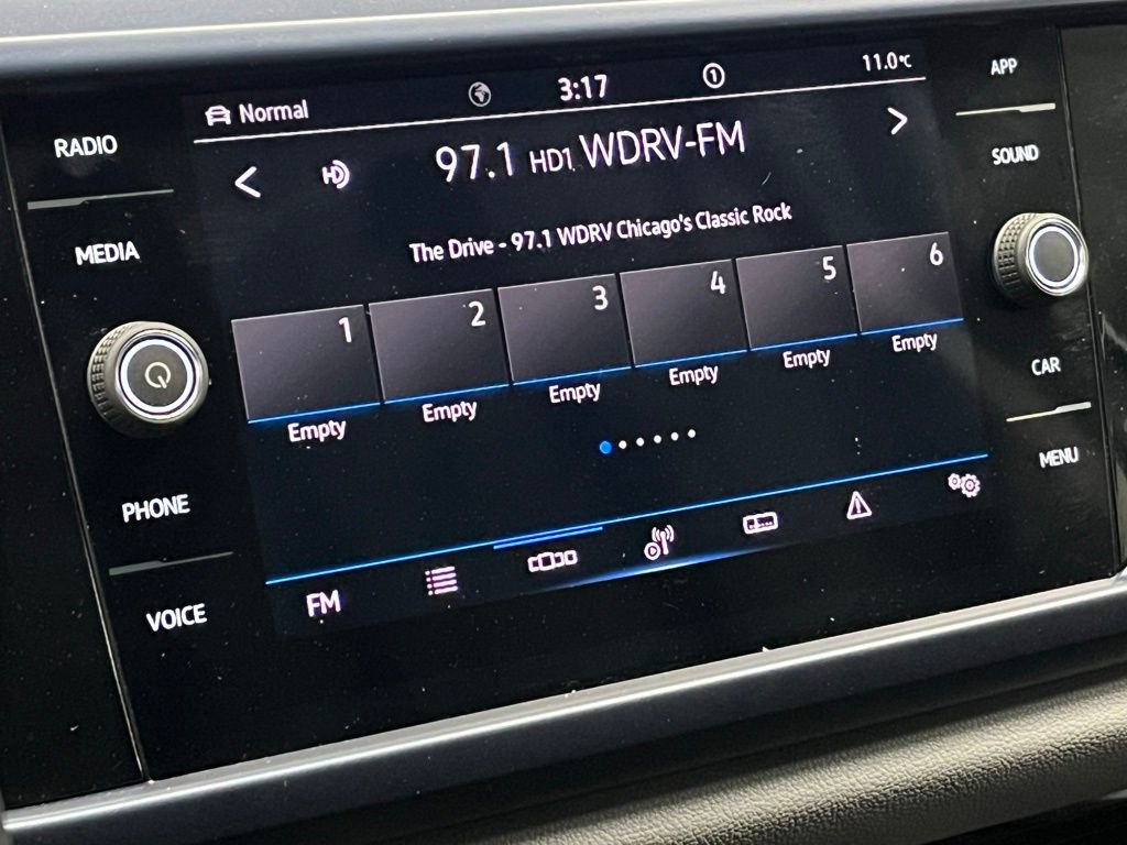 Used 2022 Volkswagen Taos SE image 26