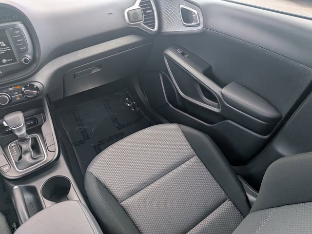 Used 2025 Kia Soul LX image 15
