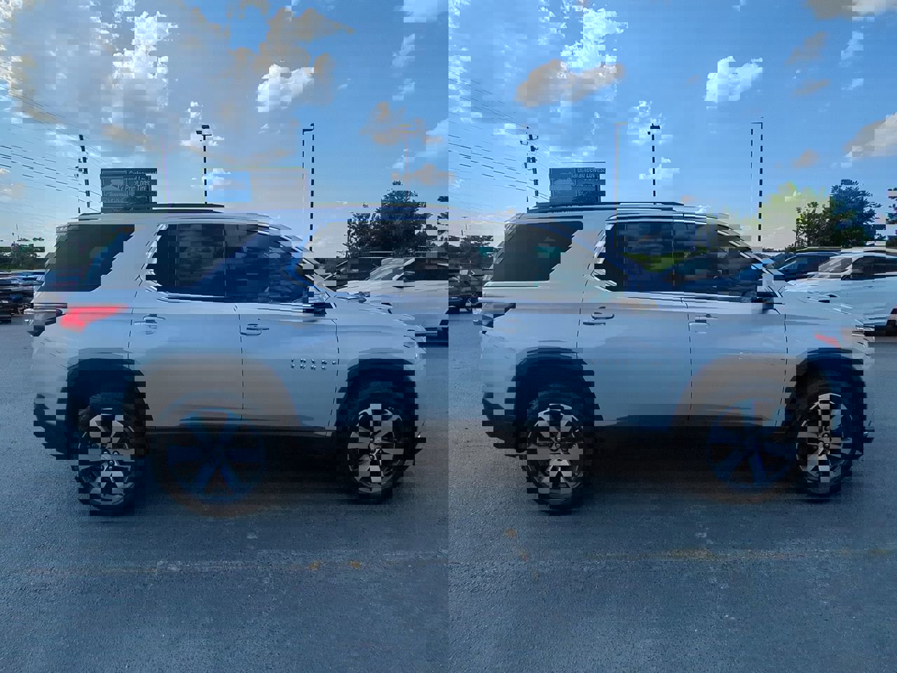 Used 2019 Chevrolet Traverse LT w/ LT Premium Package image 3