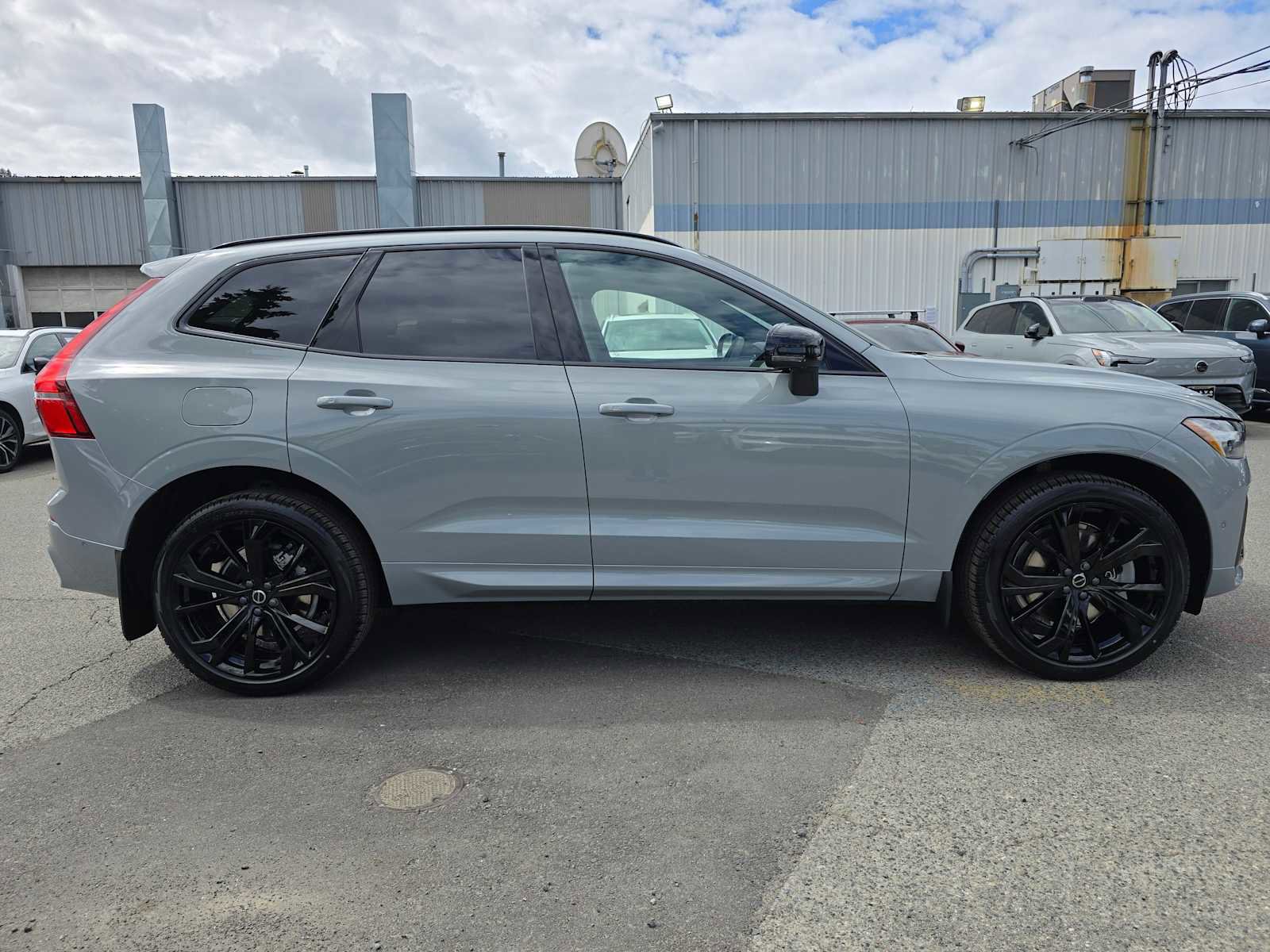 New 2026 Volvo XC60 B5 Ultra w/ Protection Package Premier AWD/4WD image 3