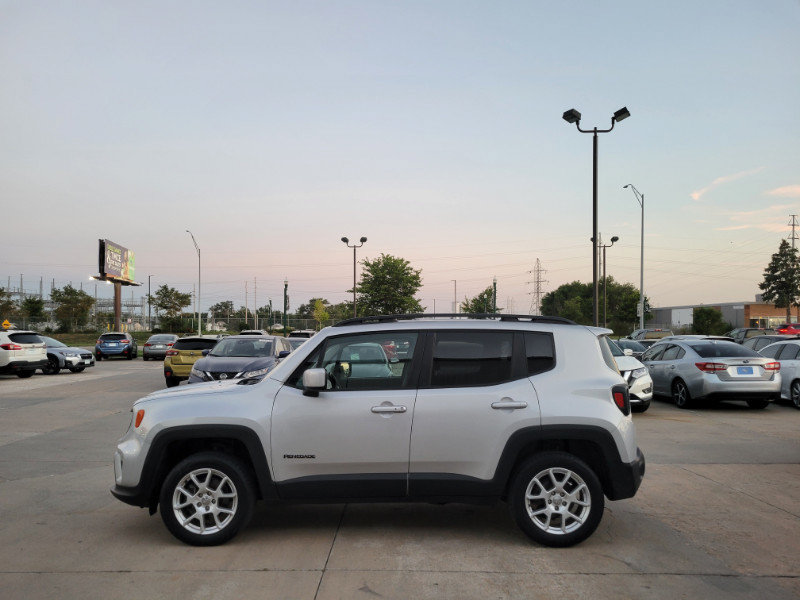Used 2019 Jeep Renegade Latitude w/ Cold Weather Group AWD/4WD image 4