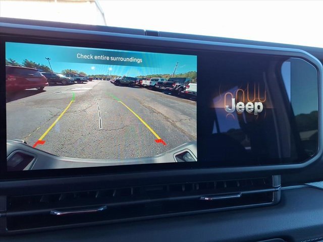 New 2025 Jeep Gladiator Sport image 18