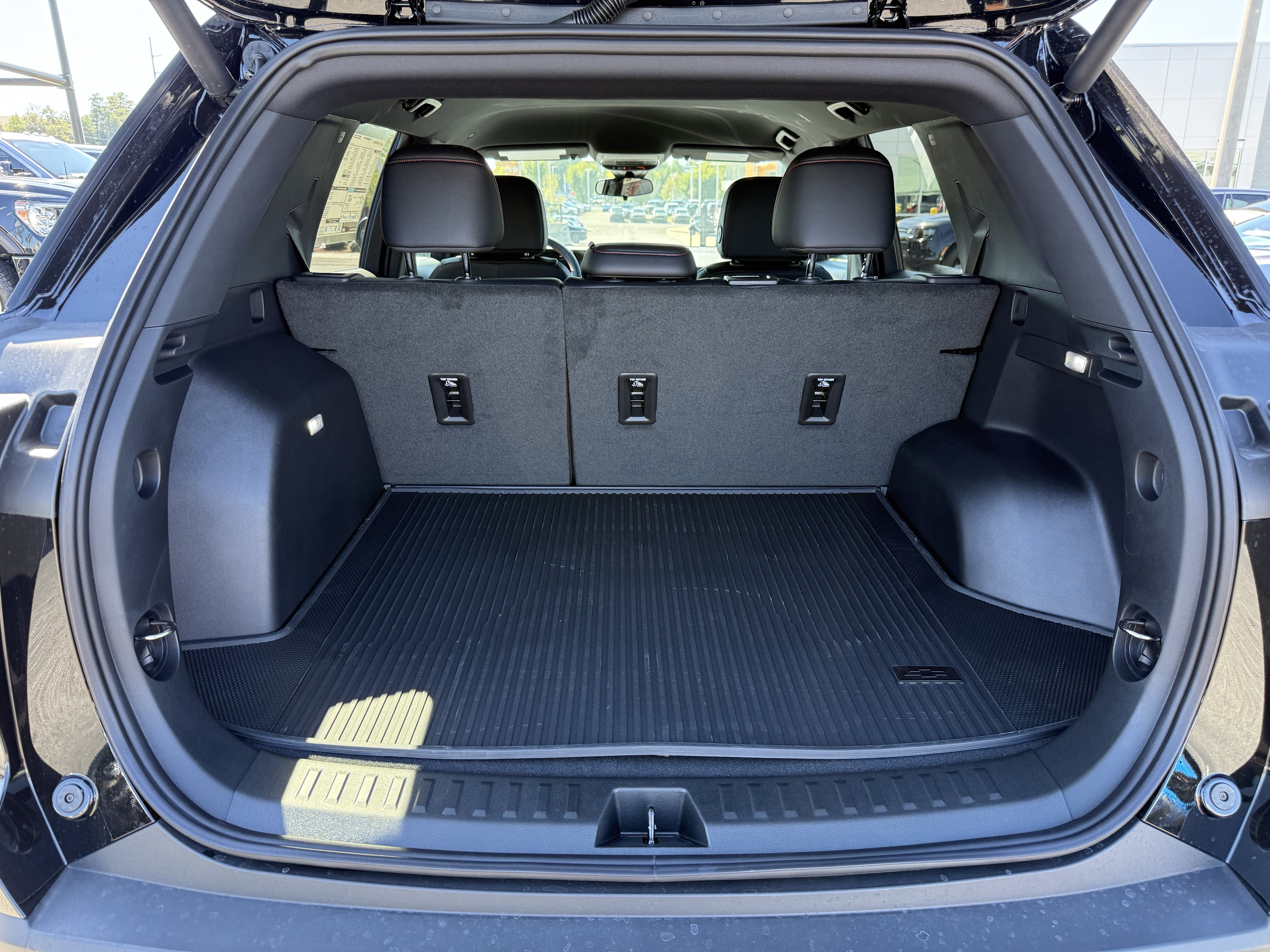 New 2027 Chevrolet Equinox RS w/ LPO, Floor Liner Package FWD image 34