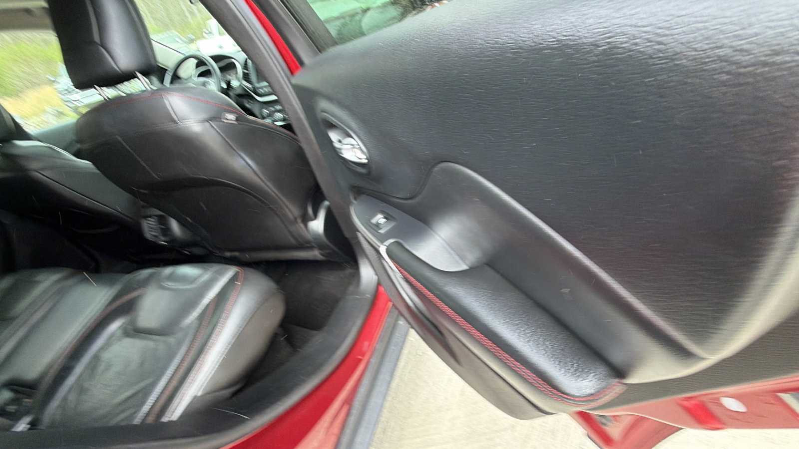 Used 2015 Jeep Cherokee Trailhawk w/ Comfort/Convenience Group image 21