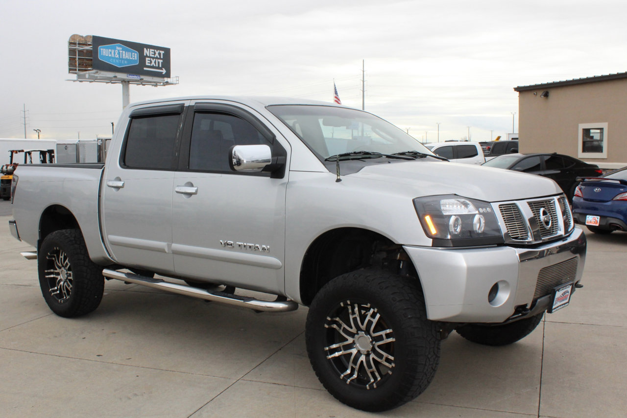 Used 2006 Nissan Titan LE w/ (R02) LE Off-Road Pkg image 13