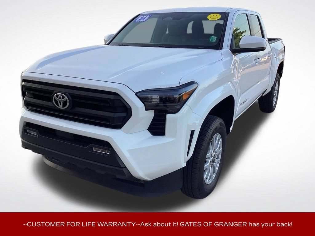 Used 2024 Toyota Tacoma SR5 AWD/4WD image 5