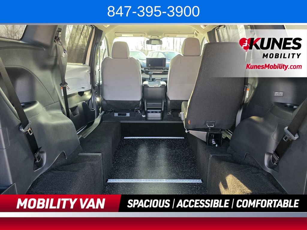 Used 2026 Toyota Sienna LE FWD image 37