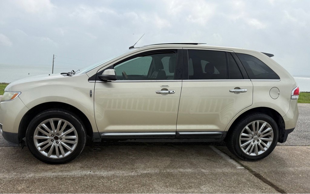 Used 2011 Lincoln MKX 2WD w/ 102A Rapid Spec Order Code image 8