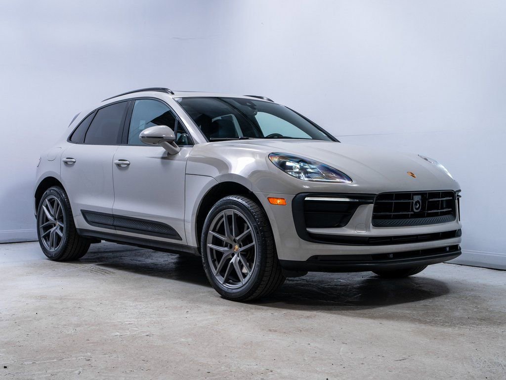 Used 2025 Porsche Macan image 9