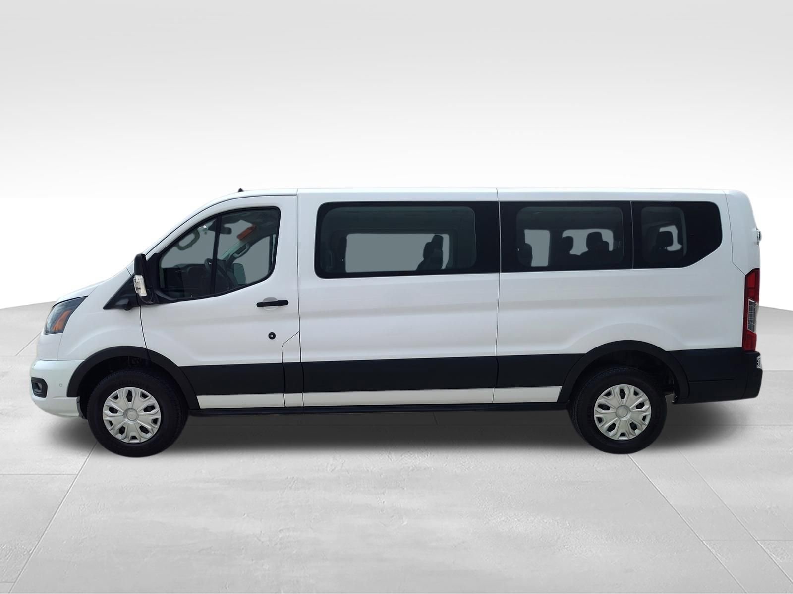 Used 2023 Ford Transit 350 XLT RWD image 3