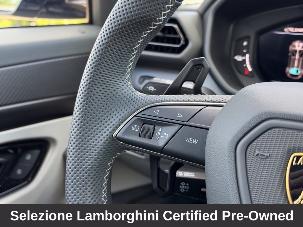 Used 2025 Lamborghini Urus SE AWD/4WD image 32