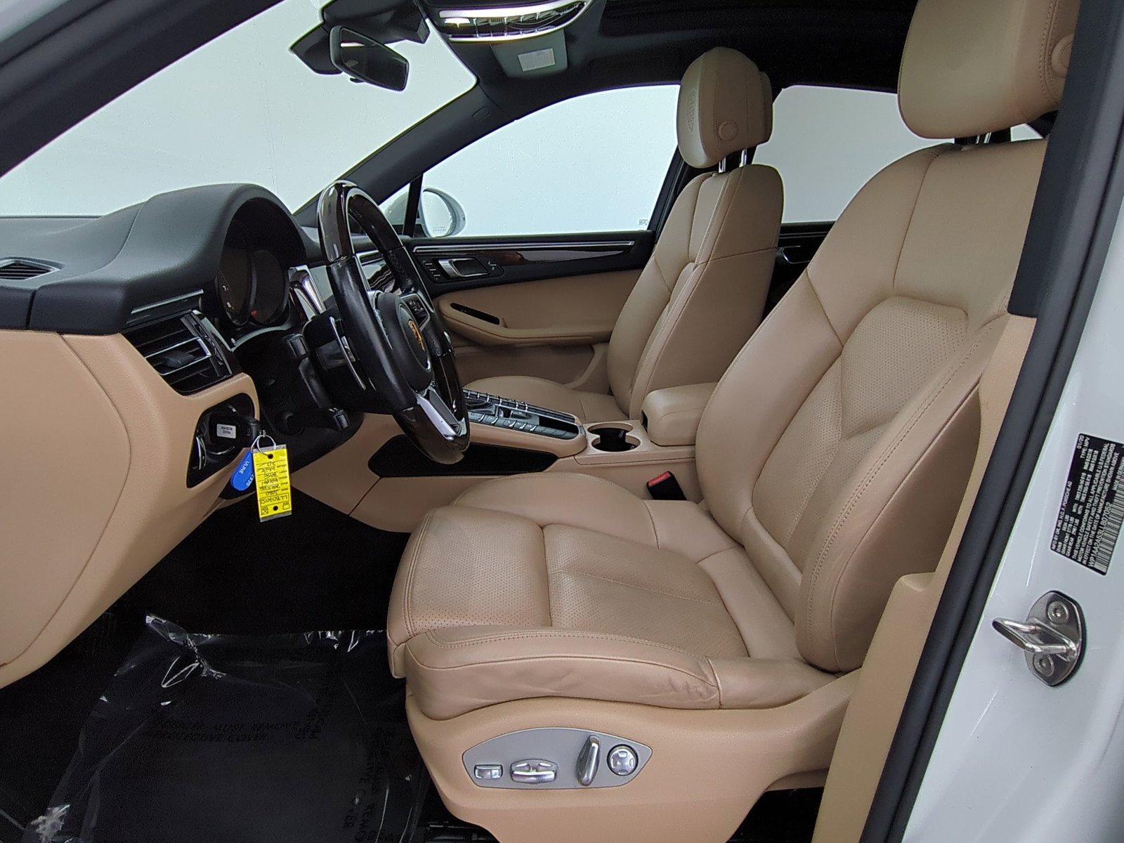 Certified 2020 Porsche Macan AWD/4WD image 5