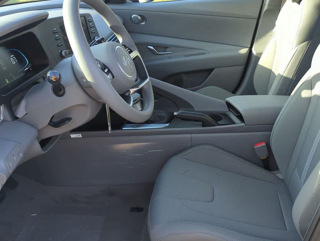 New 2026 Hyundai Elantra SE FWD image 16