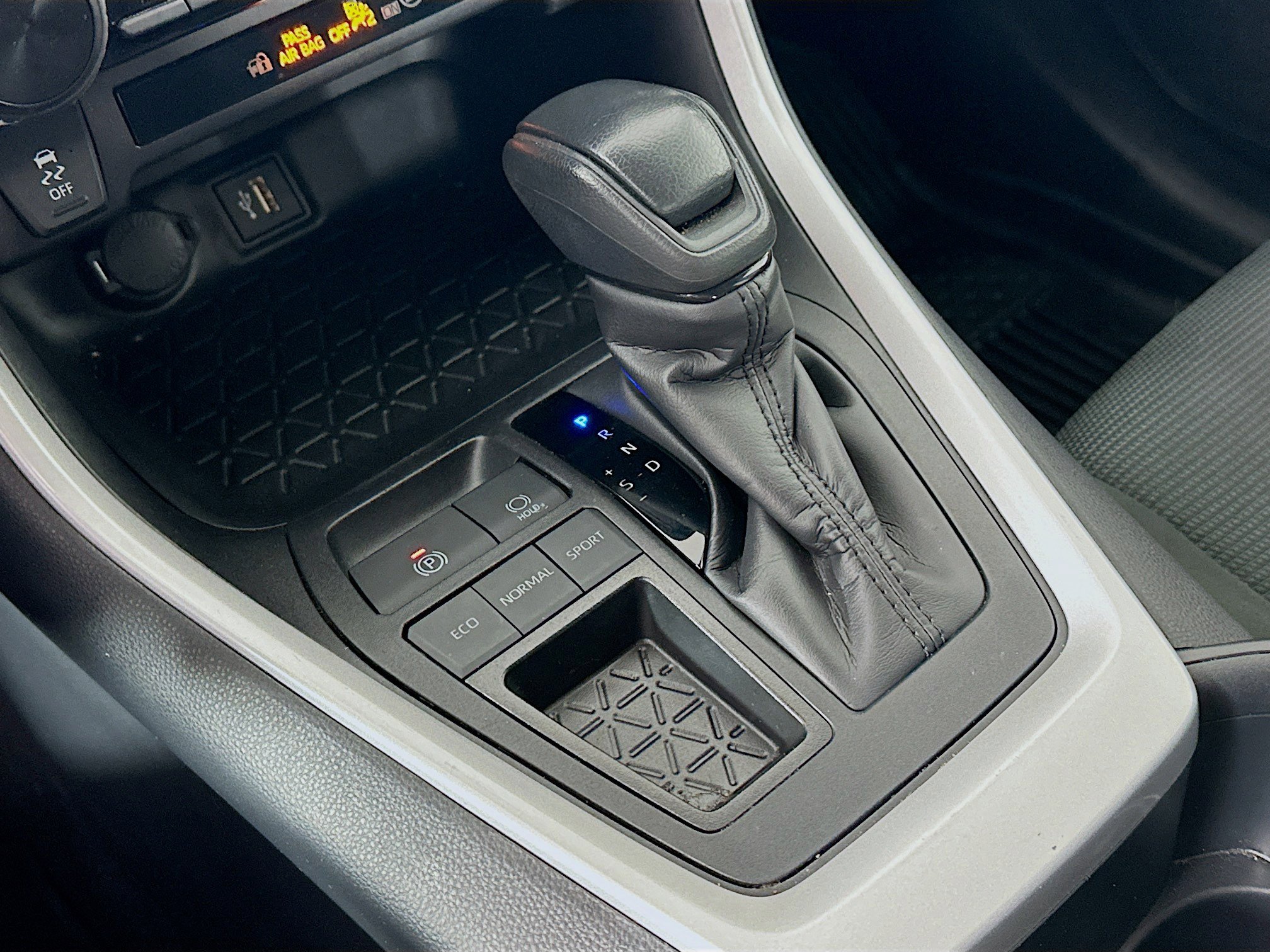 Used 2025 Toyota RAV4 LE image 23