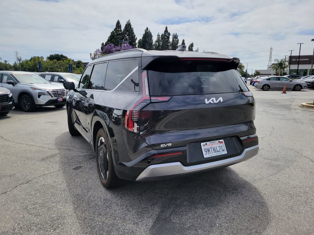 Certified 2024 Kia EV9 Land AWD/4WD image 2