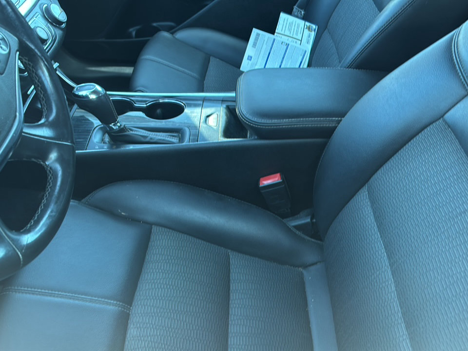Used 2017 Chevrolet Impala LT w/ Convenience Package FWD image 2