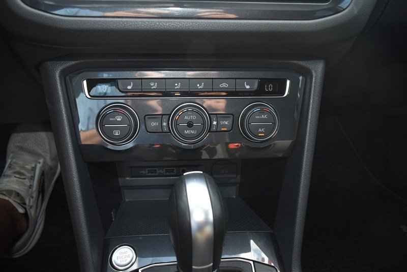 Used 2019 Volkswagen Tiguan SE w/ Panoramic Sunroof Package AWD/4WD image 21