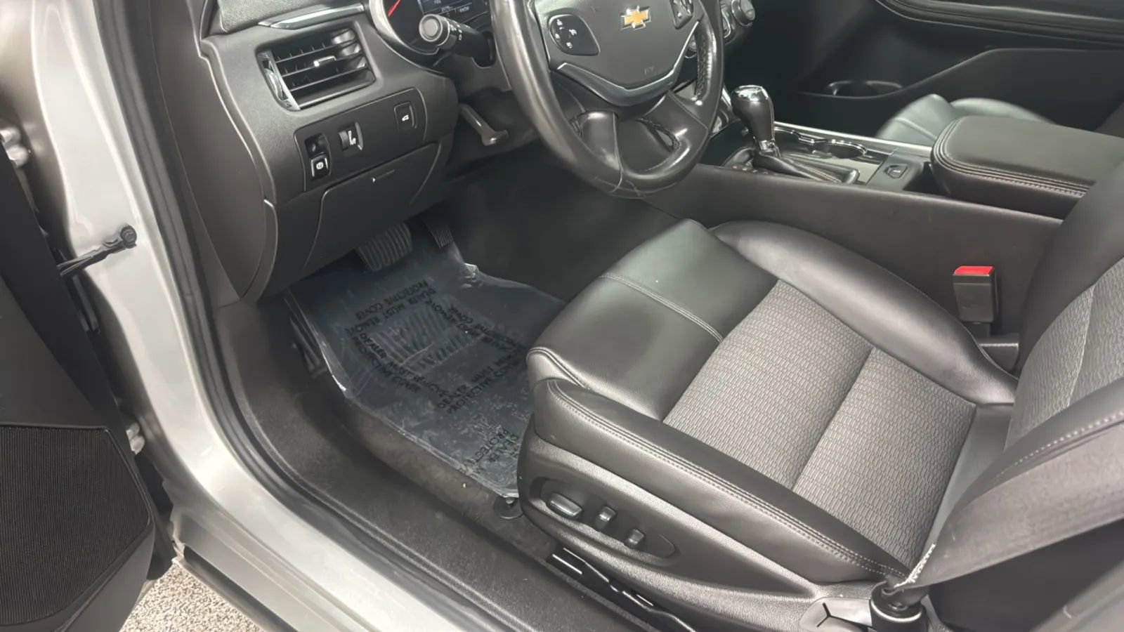 Used 2019 Chevrolet Impala LT FWD image 25