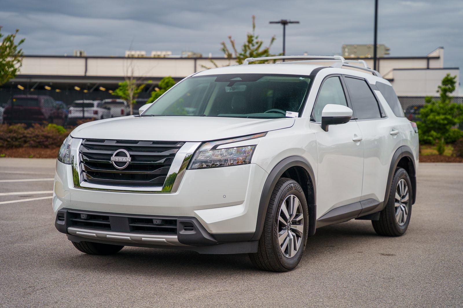 Used 2025 Nissan Pathfinder SL AWD/4WD image 3