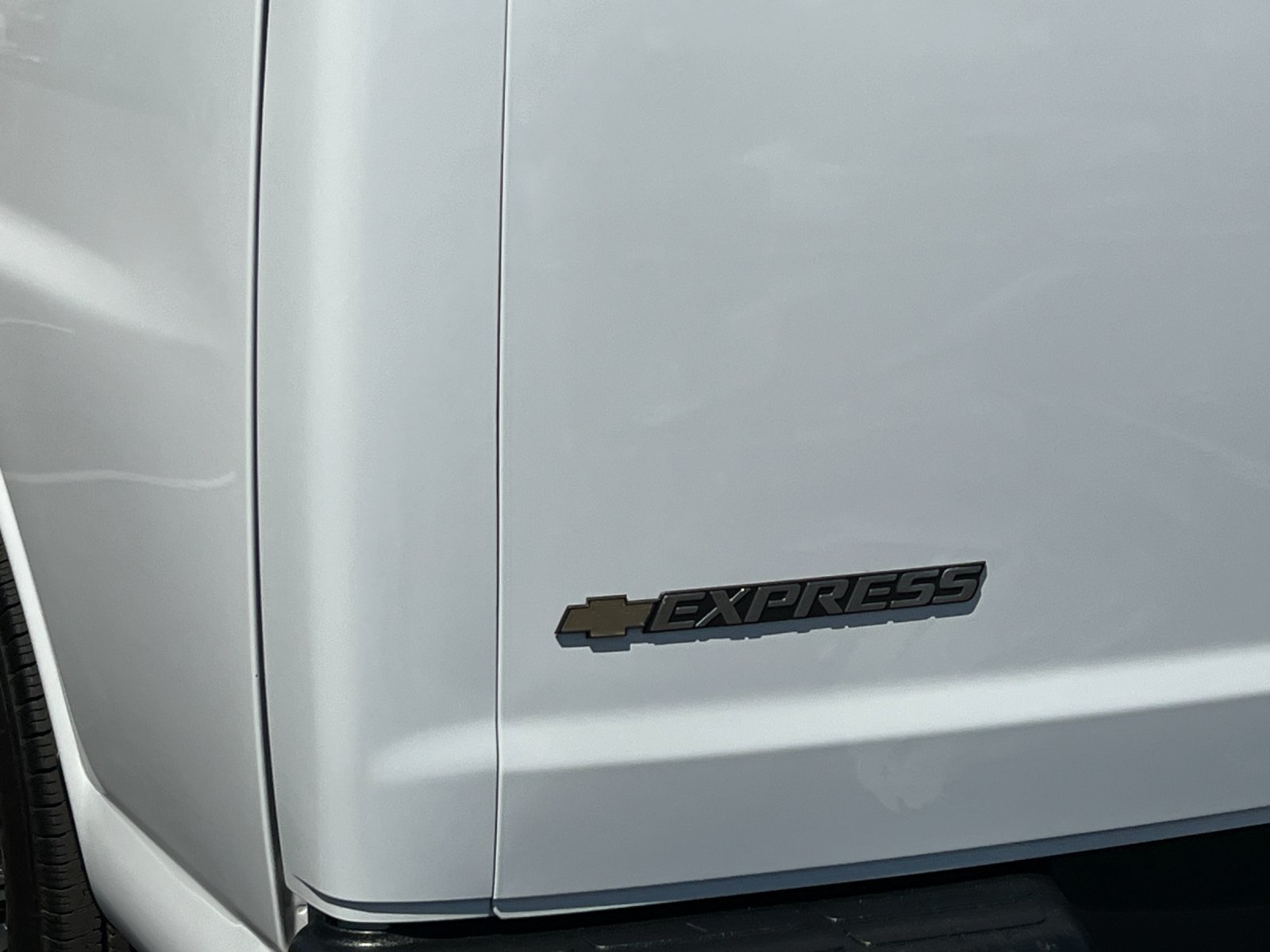 Used 2025 Chevrolet Express 3500 LT w/ LT Preferred Equipment Group RWD image 27