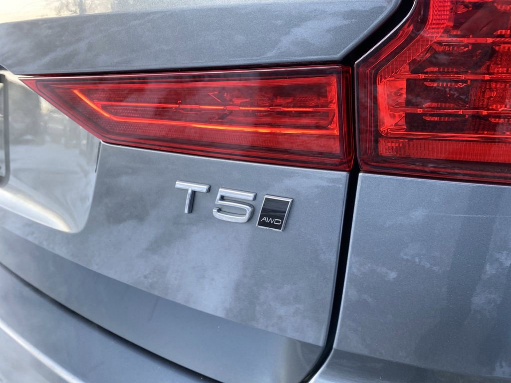 Used 2019 Volvo XC60 T5 Momentum w/ Premium Package image 44