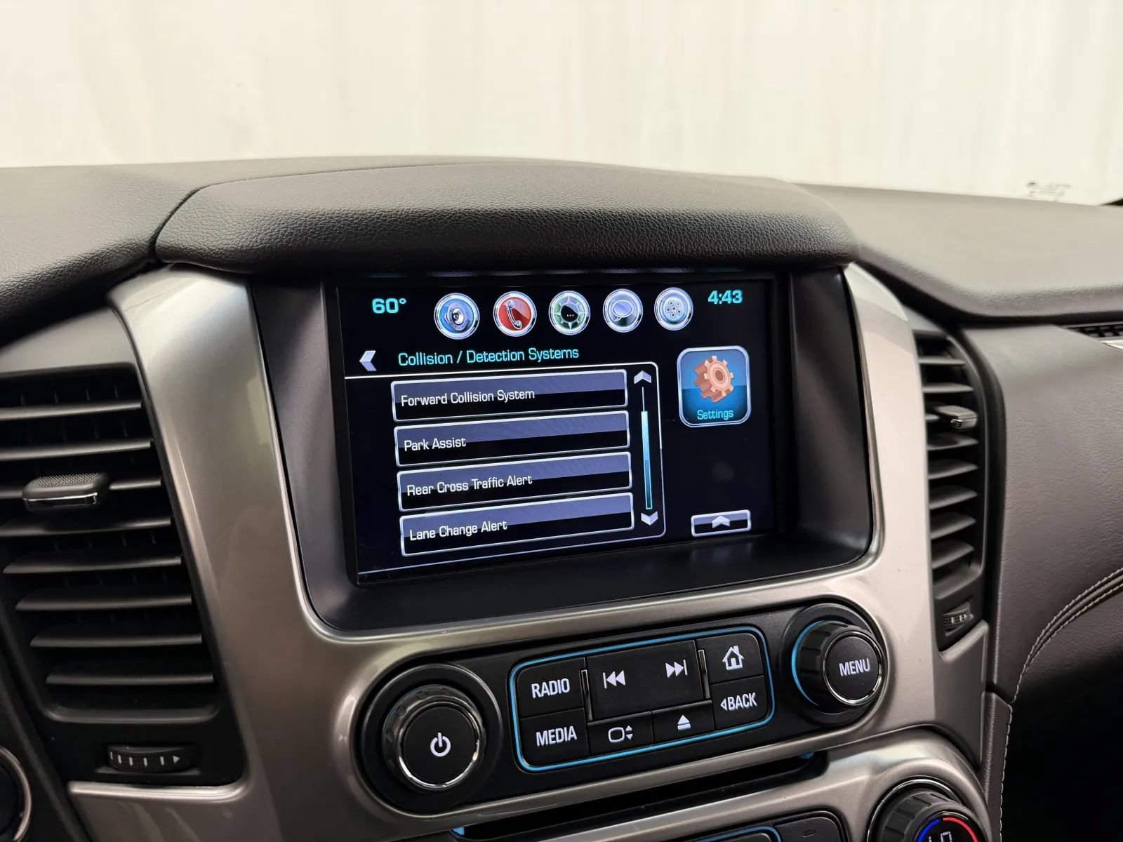 Used 2018 Chevrolet Tahoe Premier AWD/4WD image 23