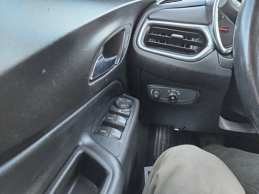 Used 2019 Chevrolet Equinox LT FWD image 13