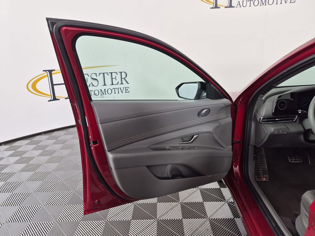 Used 2025 Hyundai Elantra SEL FWD image 14