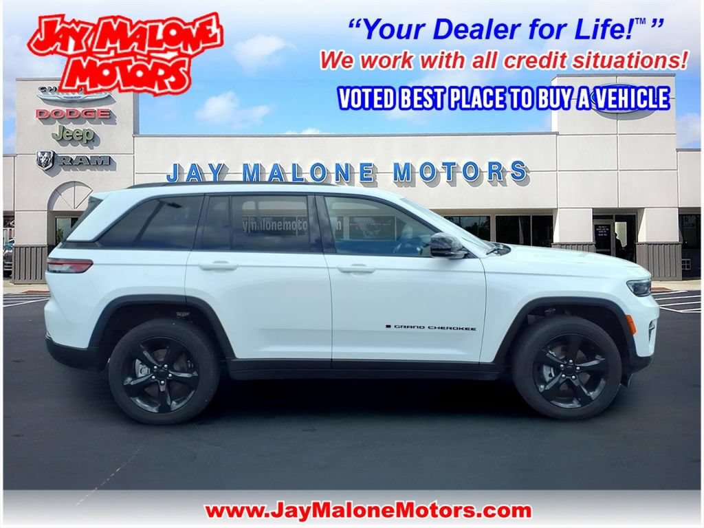 Used 2023 Jeep Grand Cherokee Altitude AWD/4WD image 1