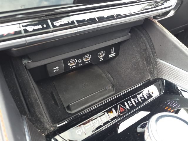 Used 2025 Jeep Grand Wagoneer Series III w/ Rear Seat Video Group 1 AWD/4WD image 25
