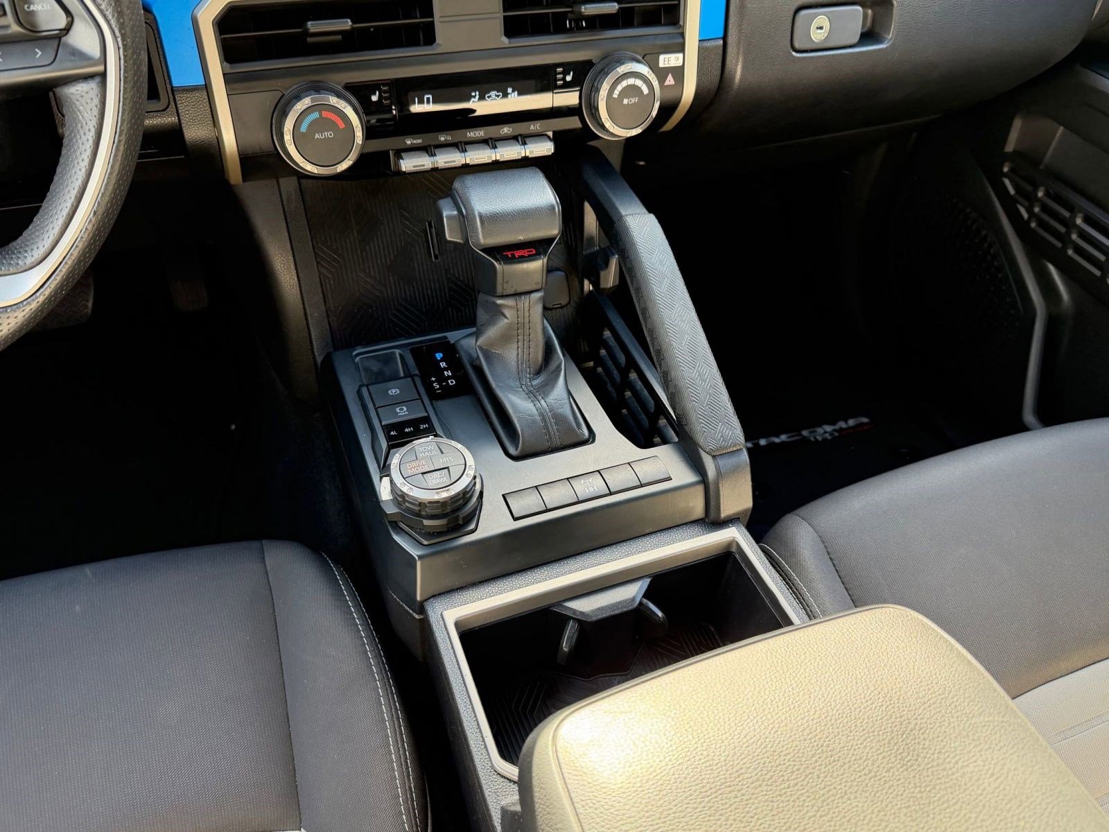 Used 2025 Toyota Tacoma TRD Off-Road AWD/4WD image 17
