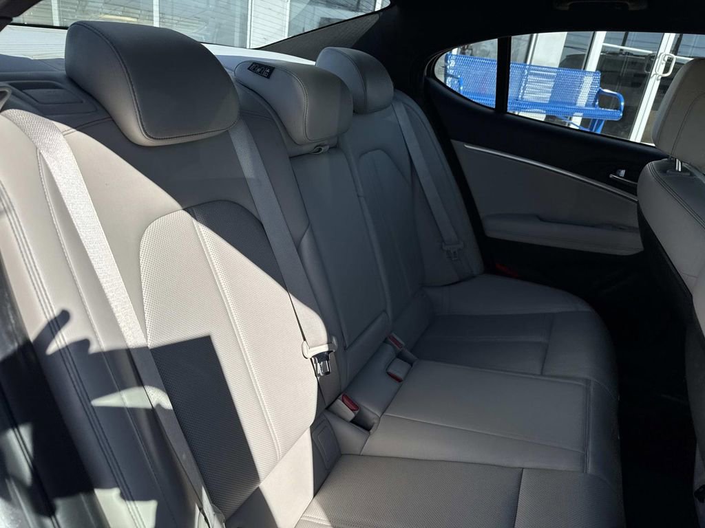 Used 2023 Genesis G70 2.0T image 10