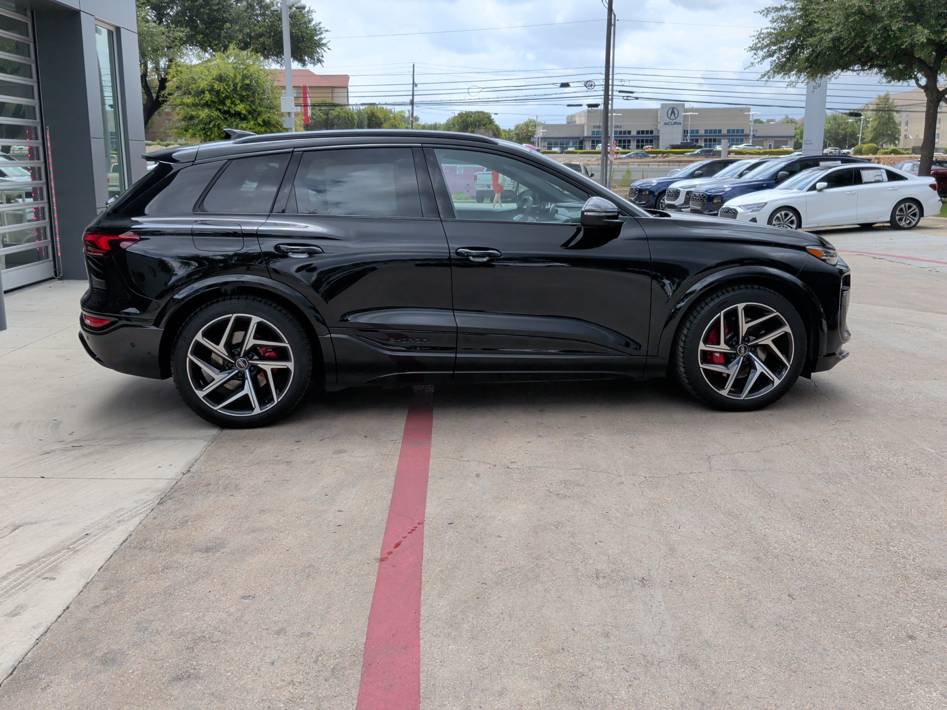 Certified 2025 Audi SQ6 e-tron Prestige w/ Premium Plus AWD/4WD image 11