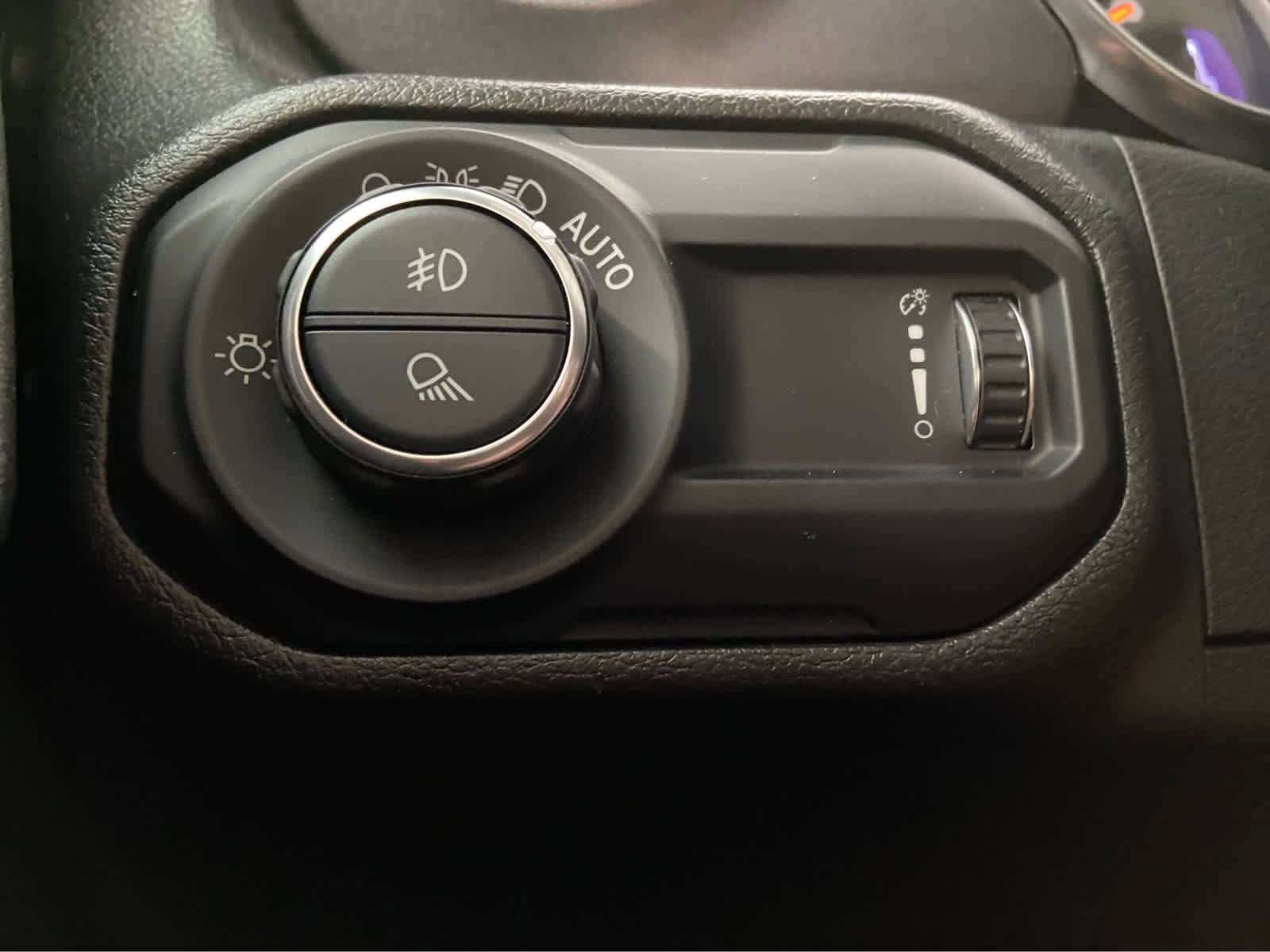 Used 2023 Jeep Gladiator Mojave w/ Cold Weather Group image 39