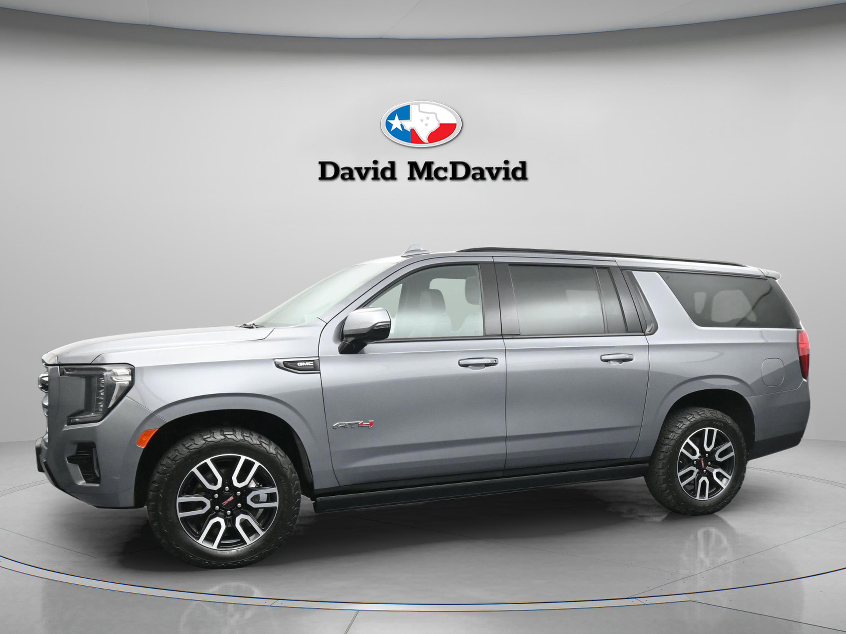 Used 2022 GMC Yukon XL AT4 image 2