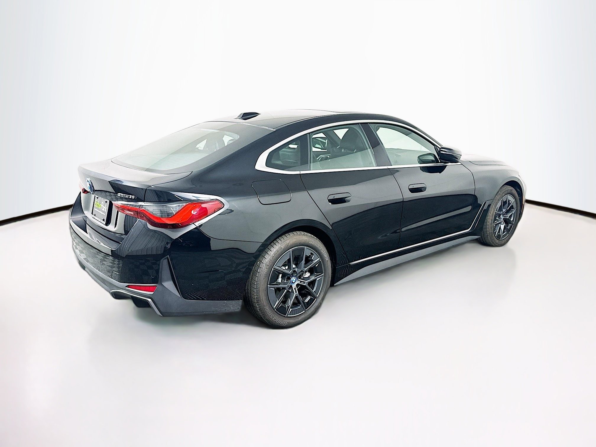 Used 2024 BMW i4 eDrive35 w/ Convenience Package image 9