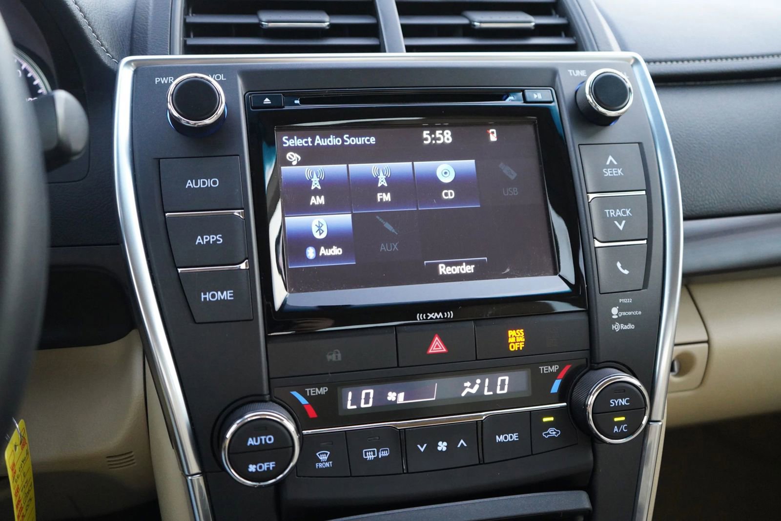 Used 2016 Toyota Camry XLE image 12